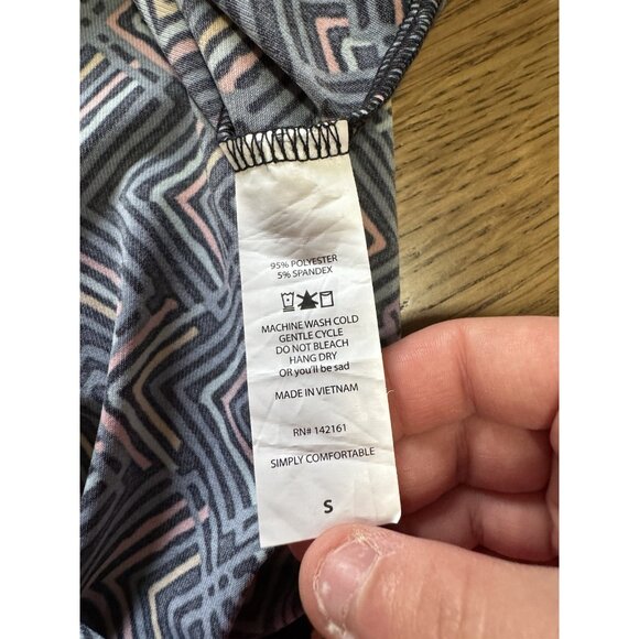 LuLaRoe T Shirt‎ Size Small High Low Short Sleeve Geometric Stretch Teacher - Picture 6 of 8